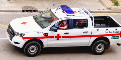 A medical vehicle with Spanish writing